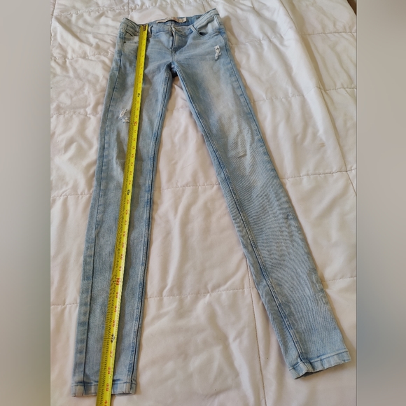 Zara Premium Wash Skinny Jeans (Light Stonewashed Denim) 💙 👖 (Size 2) - Picture 11 of 16